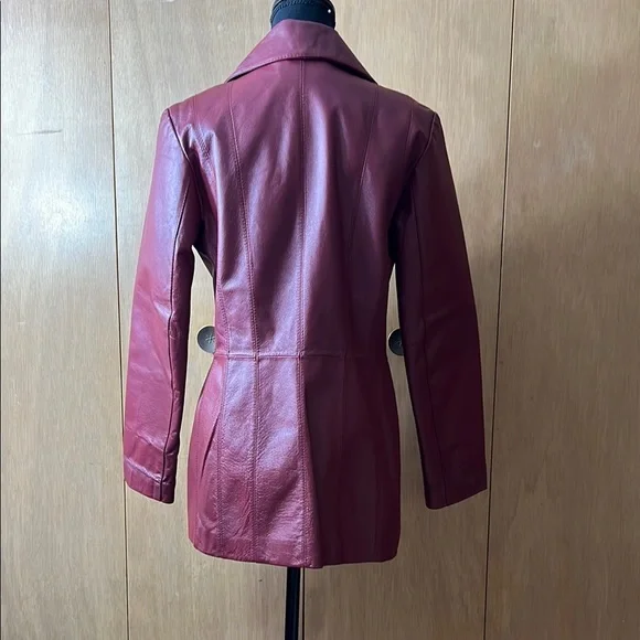 Red 100% Leather Blazer with Notched Lapels and Fitted Silhouette - Picture 2 of 5